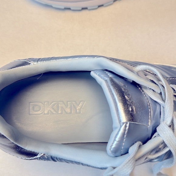 DKNY Forsythe Sneaker Women metallic blue size 10 - Picture 9 of 10